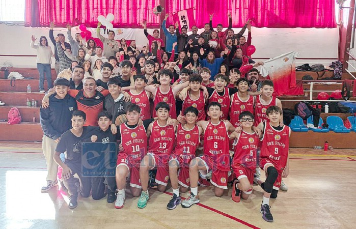 La U-13 de San Felipe Basket celebra su título en el torneo ‘Talento Andino’.