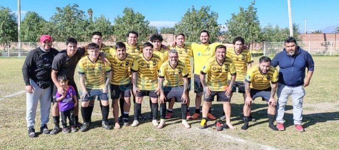 La serie sénior 35 del Pentzke enfrentó a Juventud La Troya.