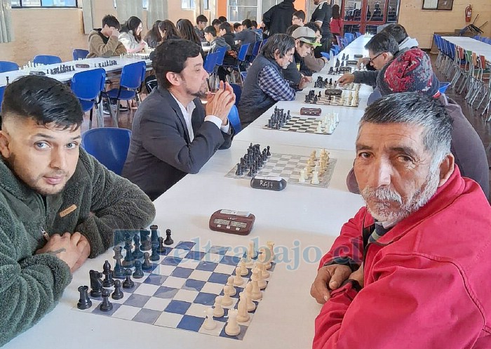 Participantes de todas las edades que practican el deporte ciencia.