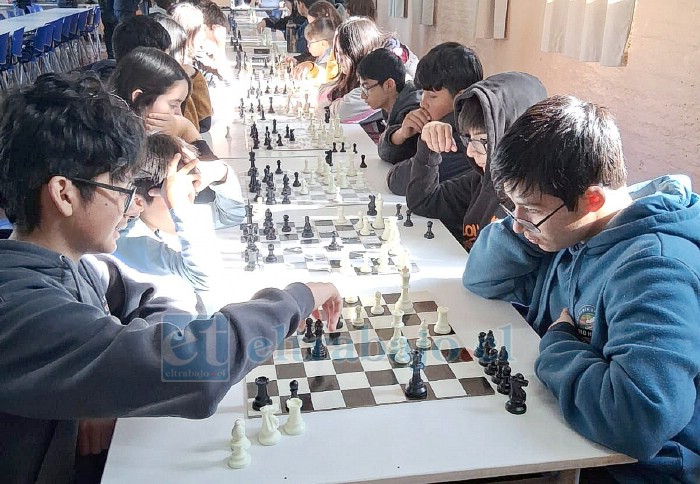 Jugadores a punto de hilvanar la próxima jugada.