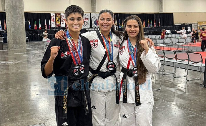 Vicente Santiago Flores Serrano, Danae Vargas y Renata Castillo.