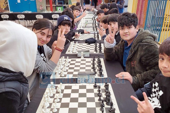 Algunos de los jugadores en un momento de la competencia, posando para la cámara.