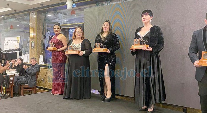 Jessica en el momento de recibir el galardón.