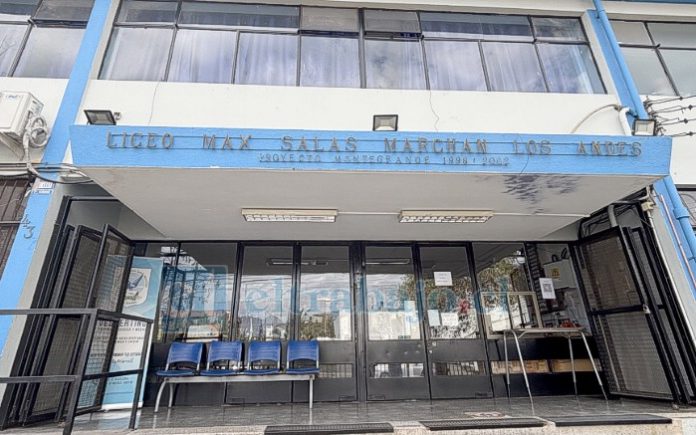 Caso de meningitis bacteriana en un estudiante de cuarto medio del Liceo Max Salas Marchán de Los Andes.
