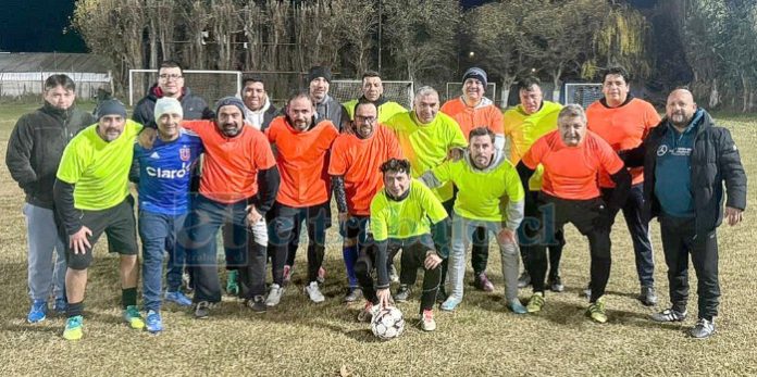 Los integrantes de la selección Sub-45 de la Asociación de Fútbol San Felipe, que se prepara con todo para el torneo regional de la mano de su entrenador Claudio González.