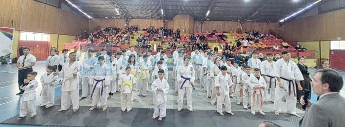 Participantes en el Torneo Internacional Seishin Kyokushin.