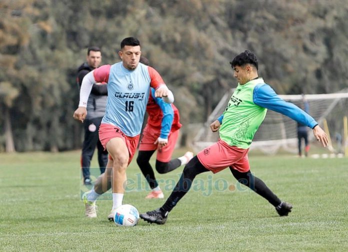 Jugadores albirrojos preparando el pleito de mañana frente a Antofagasta.