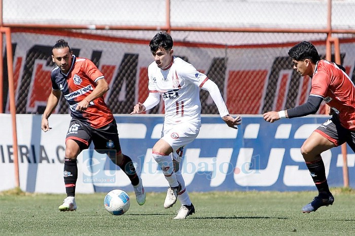 El seleccionado chileno U-20, Vicente Álvarez, fue blanco predilecto de las infracciones ‘Pumas’ (Foto: Jaime Gómez Corrales).