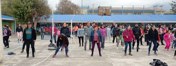 La celebración concluyó con la gran Corrida Familiar, en la que participaron más de 300 personas entre alumnos, apoderados, docentes y vecinos.