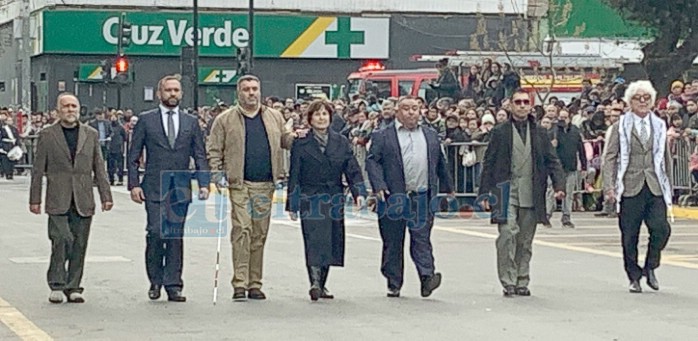 El Concejo Municipal abrió el desfile.