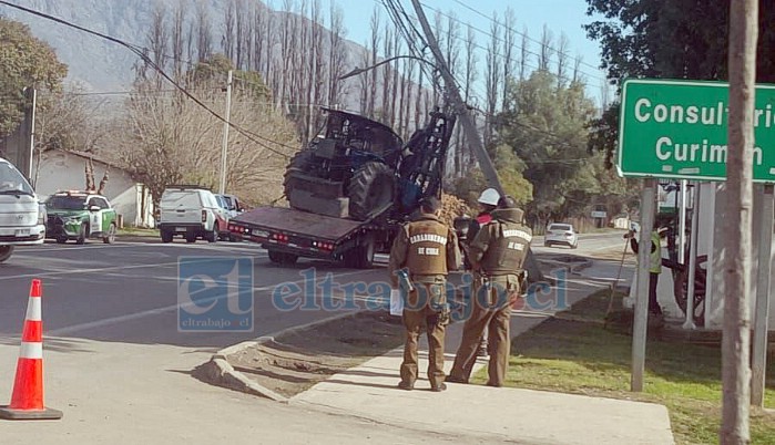 Camión derribó un poste y provocó corte de luz en Curimón.