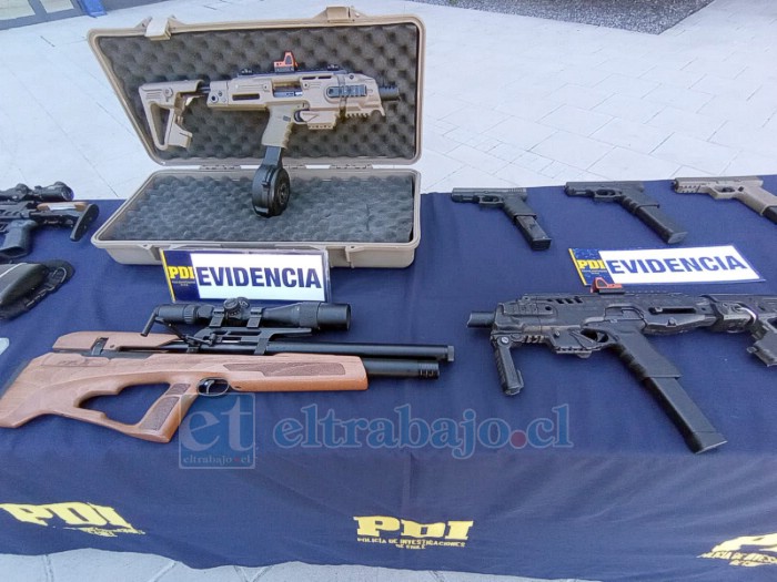 Estas eran las armas que estaban en manos de estos delincuentes.