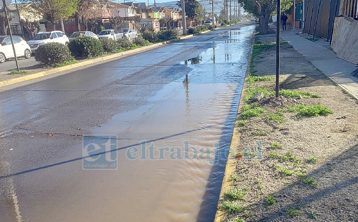 La situación se habría producido por el desborde de un canal.