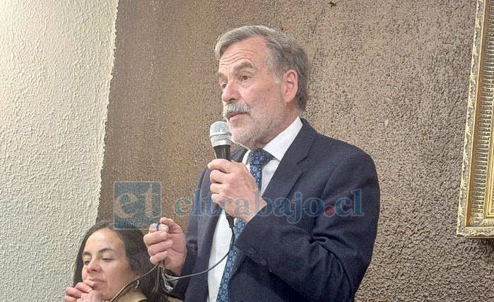 El notario Jaime Polloni durante la cena de despedida.