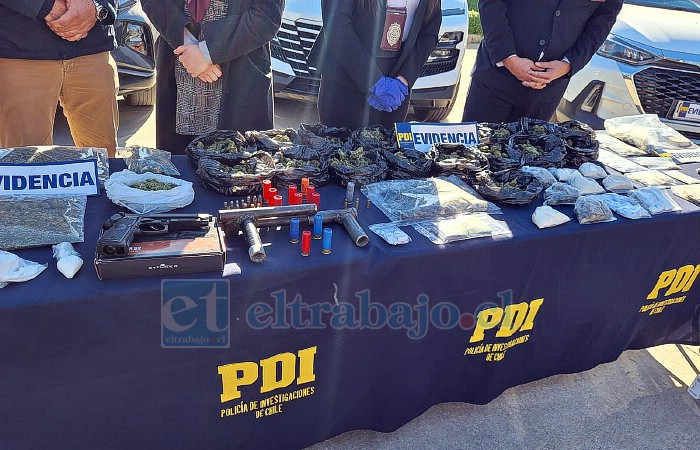 Drogas, armas y cigarros de contrabando, son parte de los elementos decomisados.