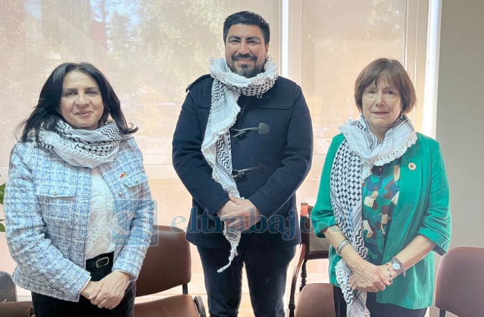En la imagen la embajadora de Palestina, Vera Baboun; junto al delegado presidencial provincial, Daniel Muñoz Pereira; y la alcaldesa Carmen Castillo Taucher, en su visita protocolar.