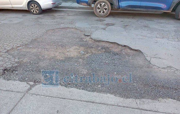 Vecinos señalan solicitar bacheos desde el año 2023.