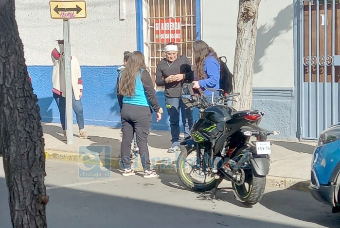 Motociclista resultó con lesiones graves tras accidente con un automovilista. 