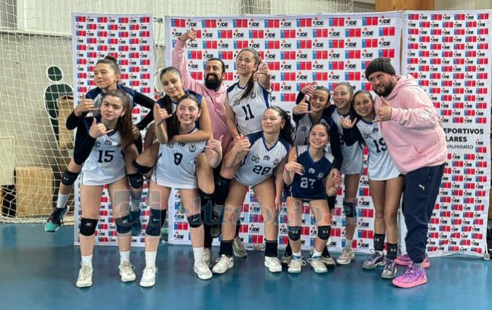 El equipo Sub-14 de vóleibol ‘Lobas’ en la final regional de los Juegos Deportivos Escolares.