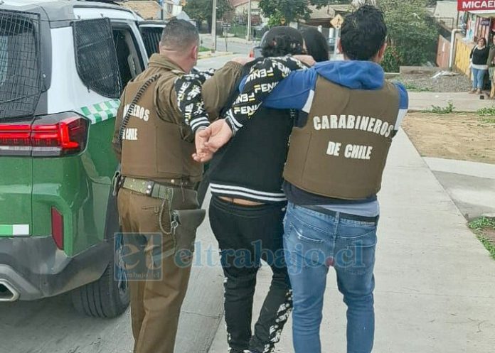 Dos detenidos por receptación de vehículo robado en Los Andes.