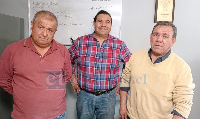El directorio de AFEMA encabezado por Luis Lara, secundado por Raúl Herrera y José Quijanes.