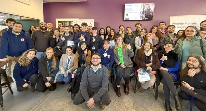 El equipo del SLEP Aconcagua participó en la pasantía de Apropiación Tecnológica realizada en el Liceo Técnico Profesional Fernando Silva Castellón de Catemu, establecimiento que forma parte de la Red de Liceos Pioneros de Anglo American.