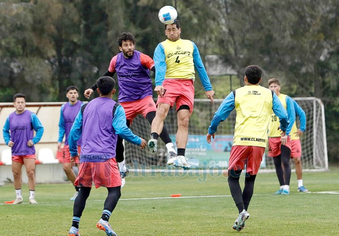 Este sábado los albirrojos entrenaron fuerte para poner fin a las derrotas en línea.