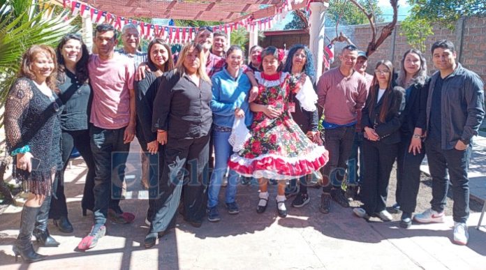 Usuarios y monitores, todos juntos posando para Diario El Trabajo en su jornada puertas abiertas.
