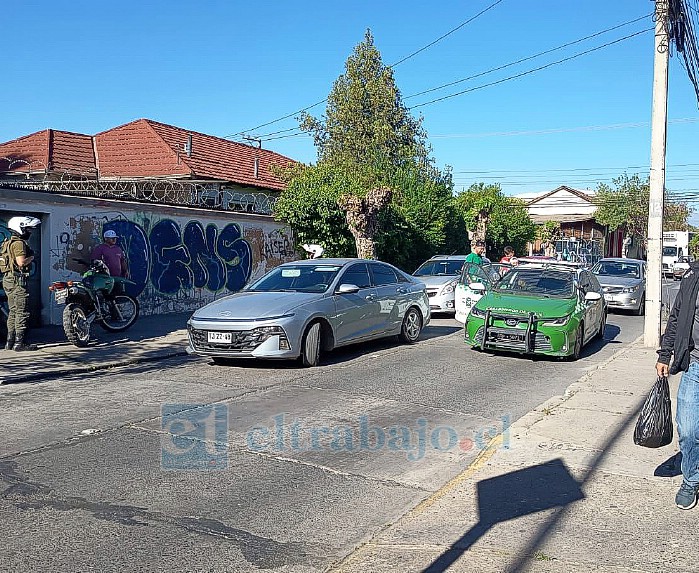 Instante en que el detenido ingresa al vehículo policial.