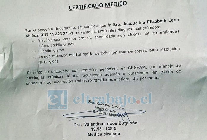 Certificado médico de Jacqueline León, emitido el 25 de agosto de 2025.
