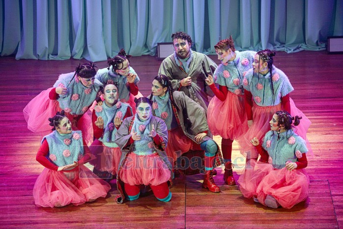 UV presentará obra de teatro en el Liceo Roberto Humeres.