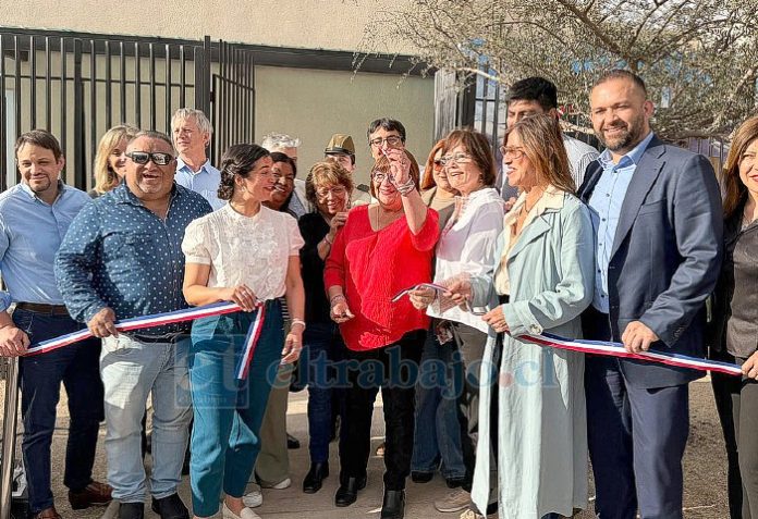 Felices lucen los vecinos y vecinas con la apertura del recinto.