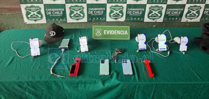 Carabineros logró recuperar todas las especies robadas desde la tienda Entel de Los Andes.