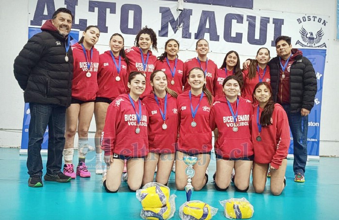 Liceo Bicentenario logra histórico segundo lugar en la Liga Nacional de Menores de Vóleibol