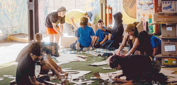 Los estudiantes de la Escuela Gastón Ormazábal de Granallas participaron en un taller de máscaras de carnaval impartido por el taller El Litre de Valparaíso, con el apoyo de la casa taller La Chincolita de Putaendo.