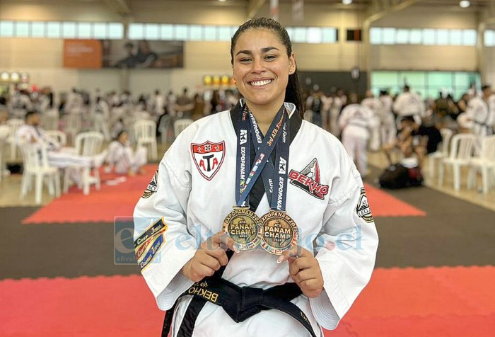 La profesora Danae Vargas, Cinturón Negro Tercer Dan y directora de la Academia Bekho San Felipe.
