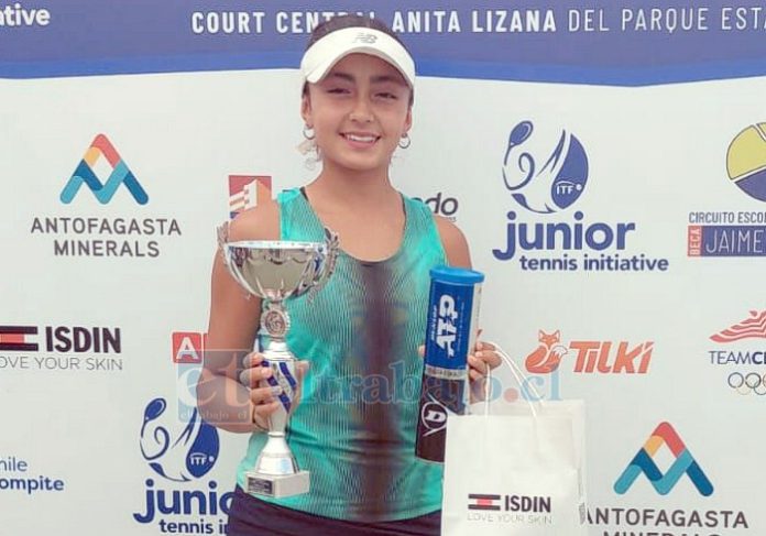 La joven deportista obtuvo el primer lugar en singles y dobles Sub-14 en el Torneo Nacional de Tenis Escolar, disputado en el Estadio Nacional.