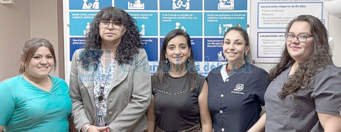 María José Paredes, terapeuta ocupacional; Fernanda León, psicopedagoga; Carla Alvarado, directora del centro; María José Brito, técnico profesional en podología clínica; y Claudia Calderón, encargada administrativa.