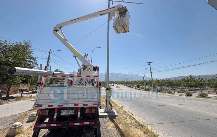 Municipio instala nuevas cámaras de televigilancia.