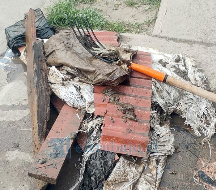 Una gran cantidad de basura es la que se ha sacado de esta vía.
