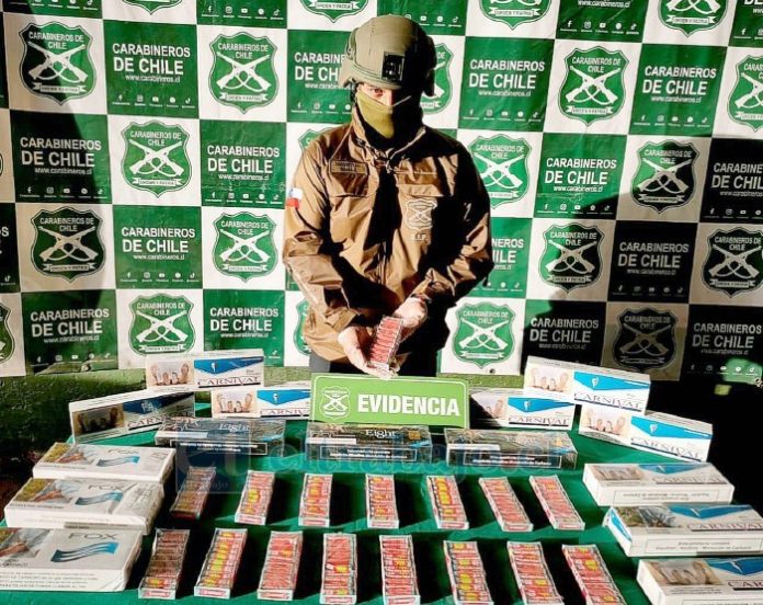 Estos son los fuegos artificiales y cigarros de contrabando incautados por Carabineros.