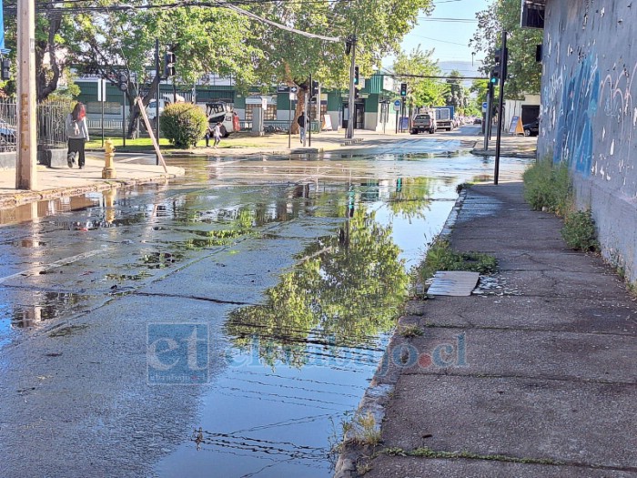 Así luce la esquina de calle Cajales con la alameda O´Higgins.
