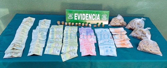 detenidos Santa María Dinero y drogas incautadas a estos sujetos.