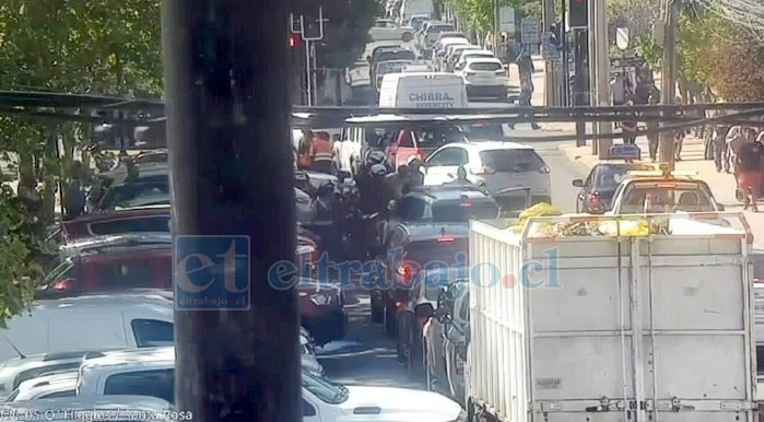 Momento en el que Carabineros detuvo a los integrantes de esta banda delictual extranjera.