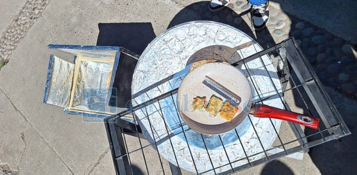 Una cocina con energía solar fue uno de los experimentos más novedosos. 