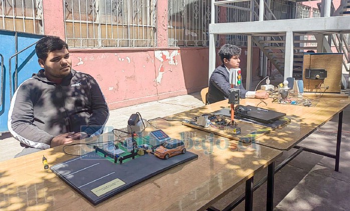 El stand de la especialidad de Electrónica mostró distintos proyectos e iniciativas creadas por los propios alumnos.