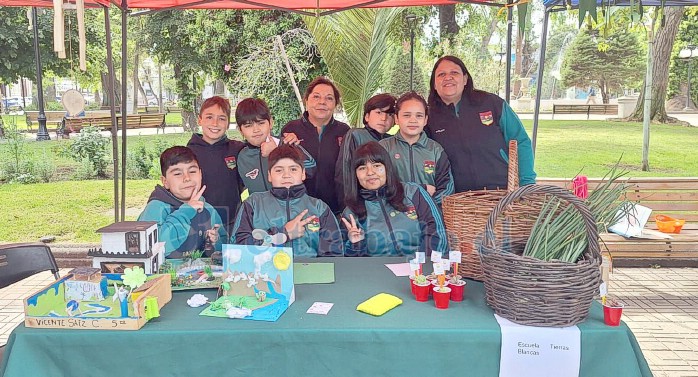 Los alumnos estaban felices en la Feria Medio Ambiental.