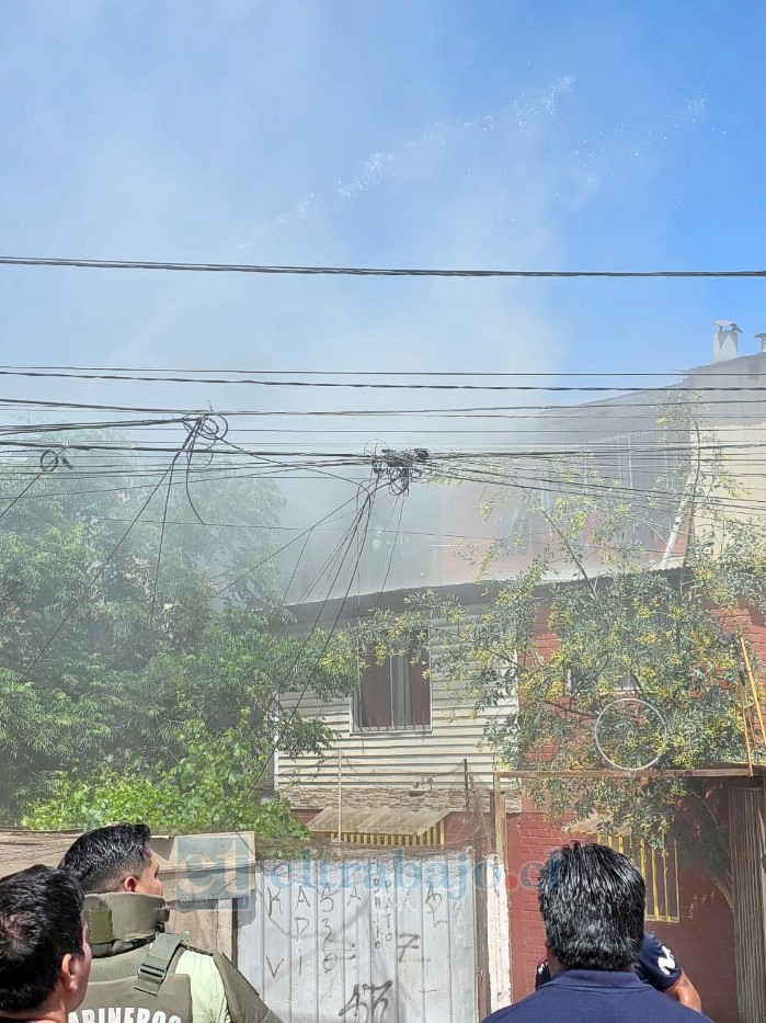 Bomberos trabajó rápidamente para controlar el siniestro. 