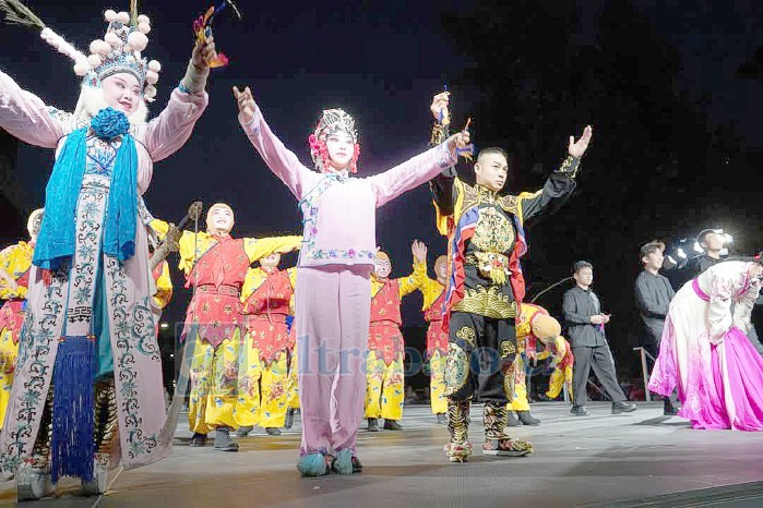 Con este pasacalle se cierran las actividades del Teatro a Mil durante este 2025.
