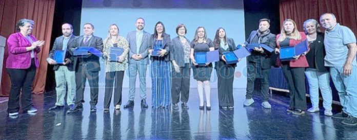 Municipio reconoció a profesores y profesoras por su trayectoria.